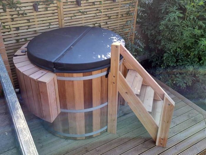 Aurora Cedar Wood Hot Tub (4 Person) - Image 2