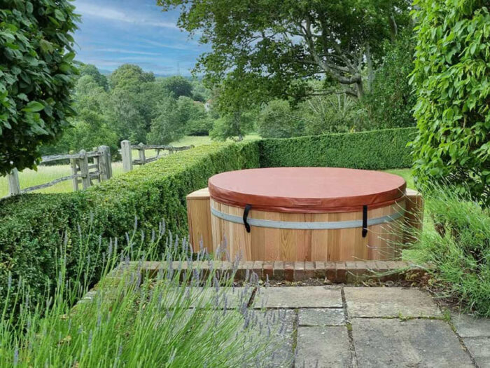 Aurora Cedar Wood Hot Tub (6 Person) - Image 3
