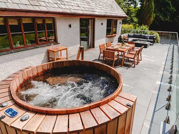 Loughrigg Cottage Cedar Wood Hot Tub